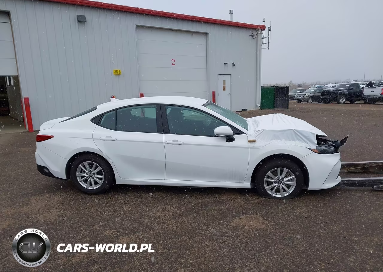 2025 Toyota Camry Le VIN:4T1DAACK2SU017066 - 13