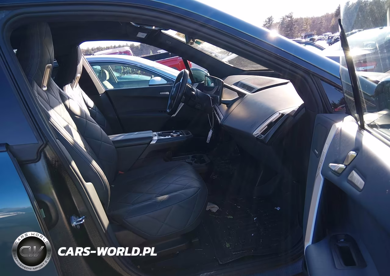 2022 BMW Ix xDrive50 VIN:WB523CF0XNCK55328 - 5