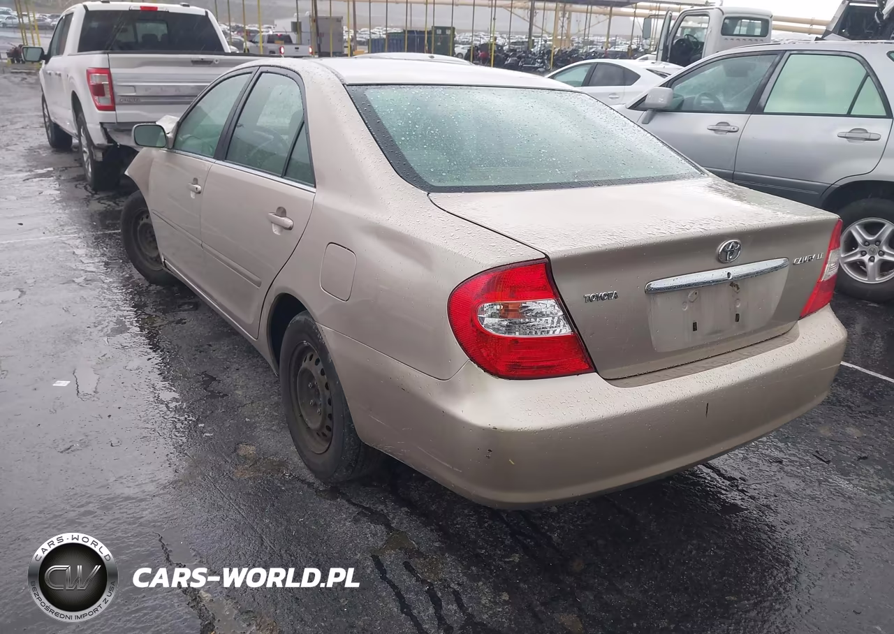 2002 Toyota Camry Le VIN:JTDBE32K320127970 - 3
