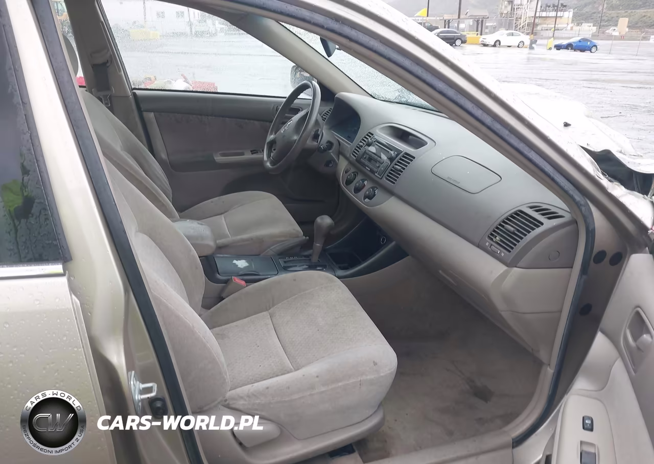2002 Toyota Camry Le VIN:JTDBE32K320127970 - 5