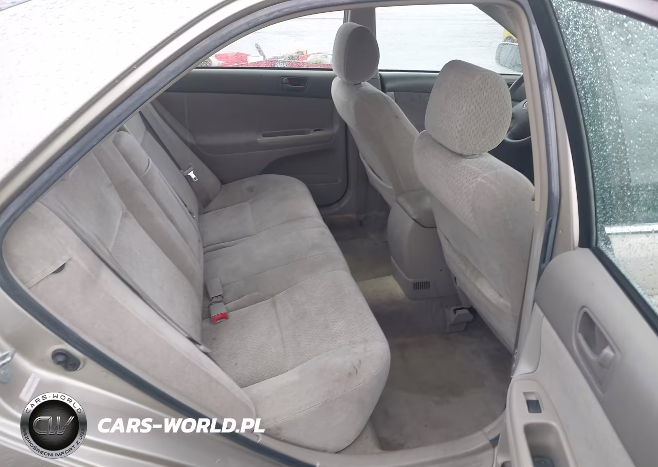 2002 Toyota Camry Le VIN:JTDBE32K320127970 - 8