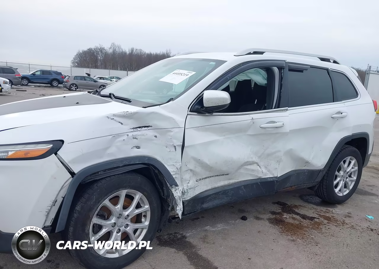 2016 Jeep Cherokee Latitude VIN:1C4PJLCB6GW110598 - 6