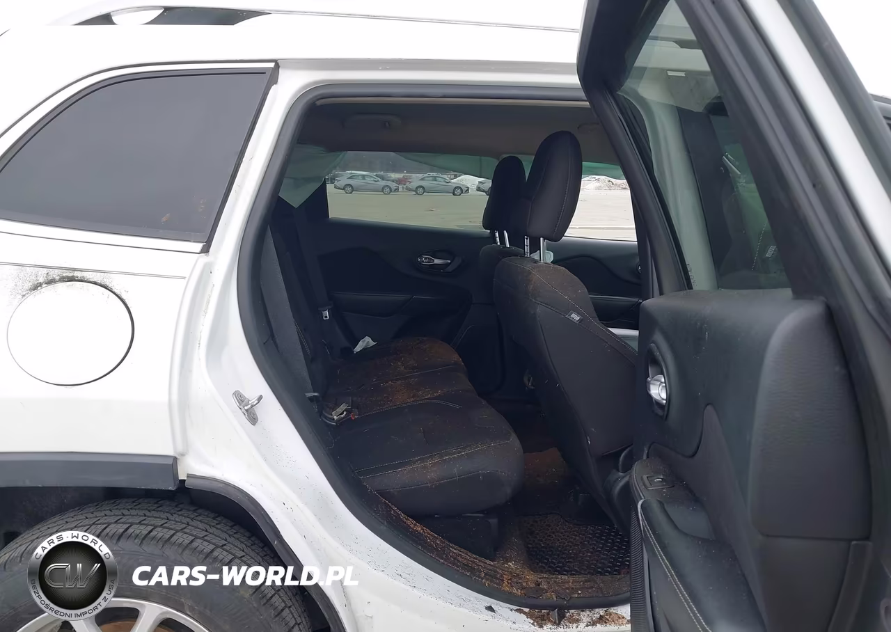 2016 Jeep Cherokee Latitude VIN:1C4PJLCB6GW110598 - 8