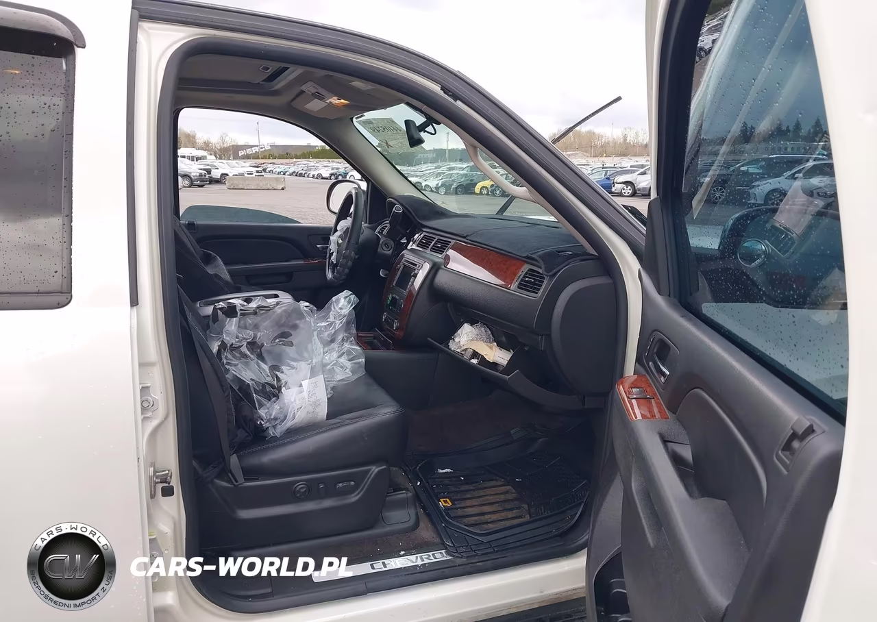 2010 Chevrolet Tahoe Ltz VIN:1GNUKCE00AR210611 - 5