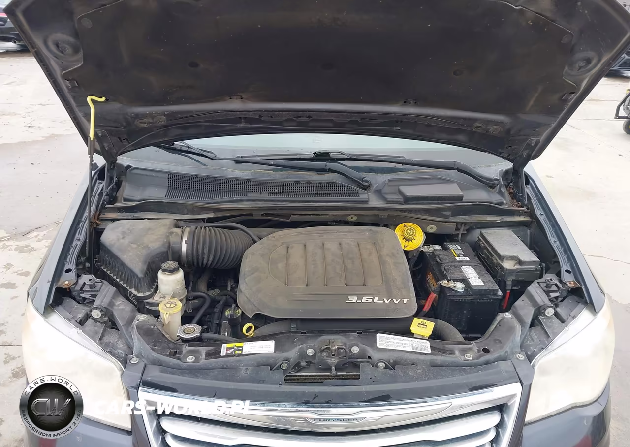 2014 Chrysler Town & Country Touring VIN:2C4RC1BG1ER442264 - 10