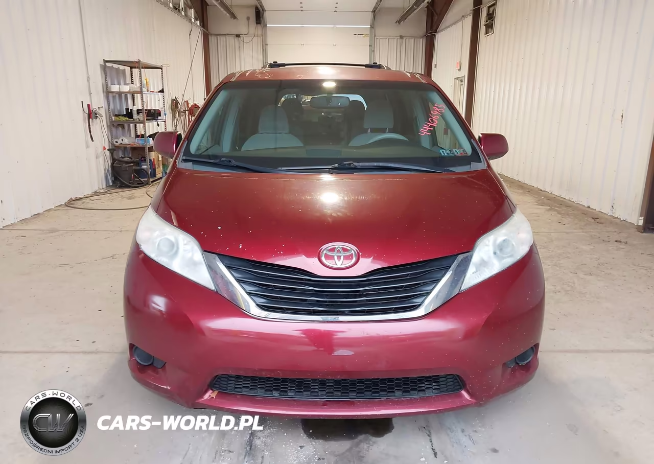 2011 Toyota Sienna Le V6 VIN:5TDKK3DC2BS047197 - 12