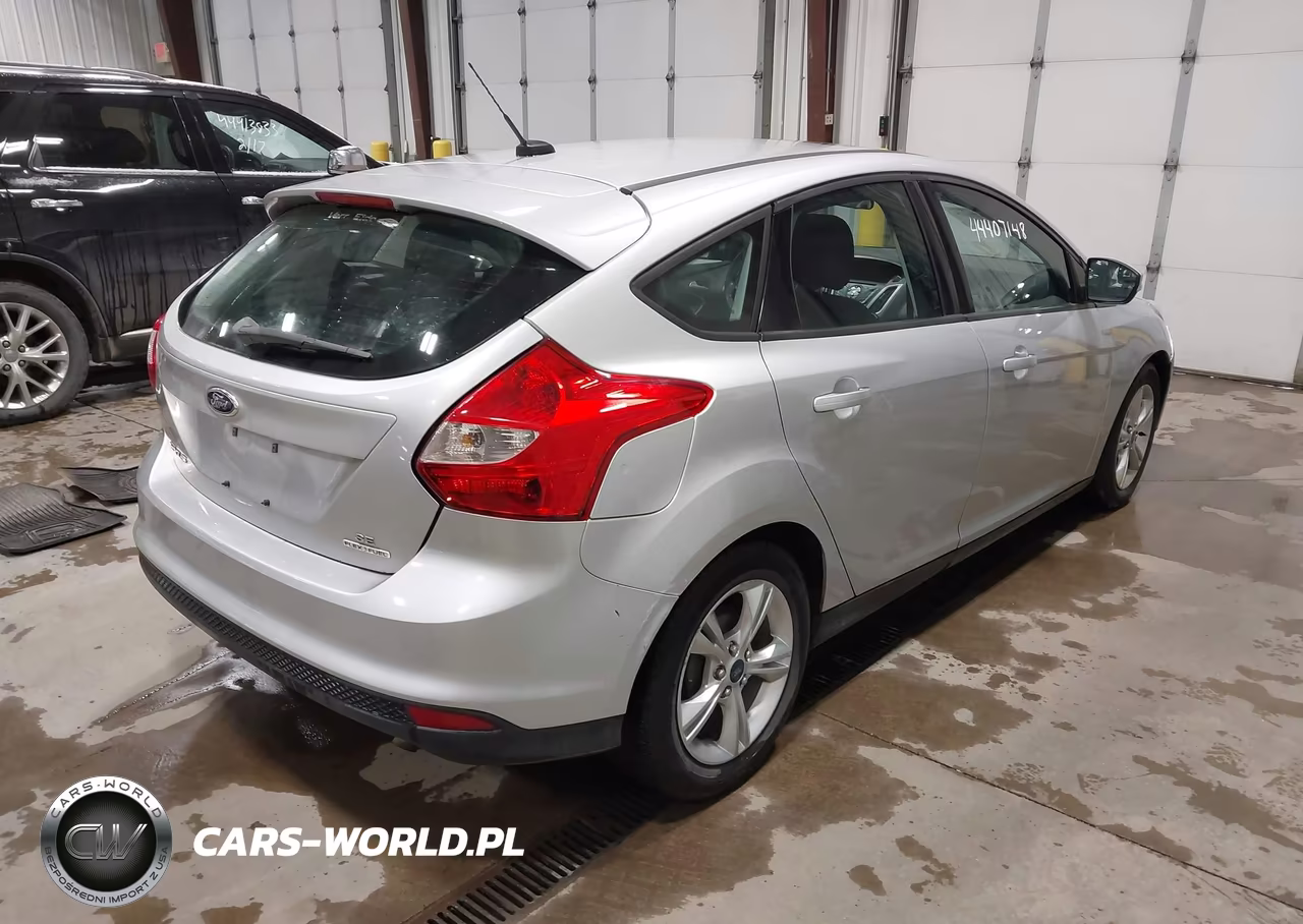 2014 Ford Focus Se VIN:1FADP3K22EL382038 - 4