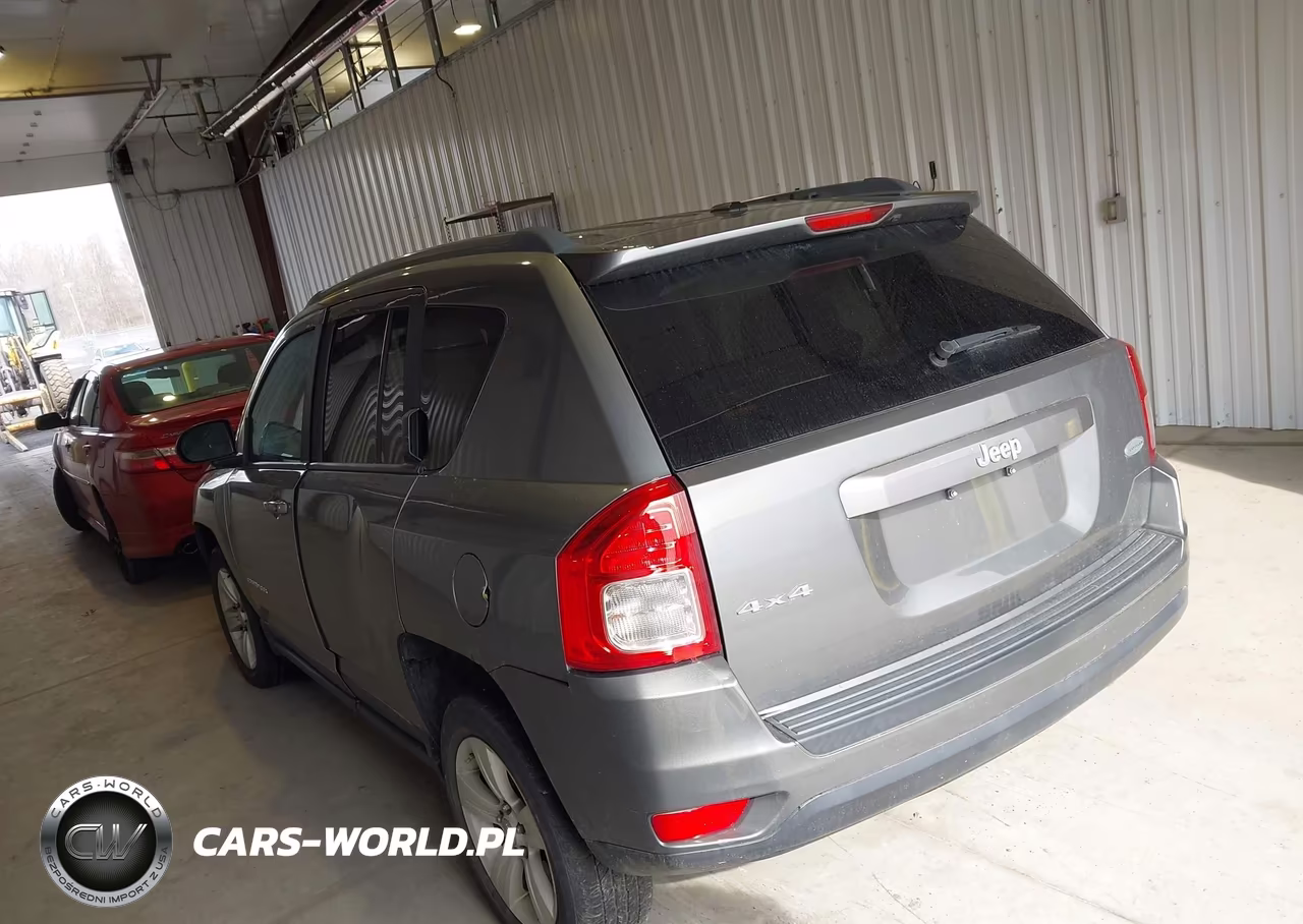 2013 Jeep Compass Latitude VIN:1C4NJDEB2DD101432 - 3