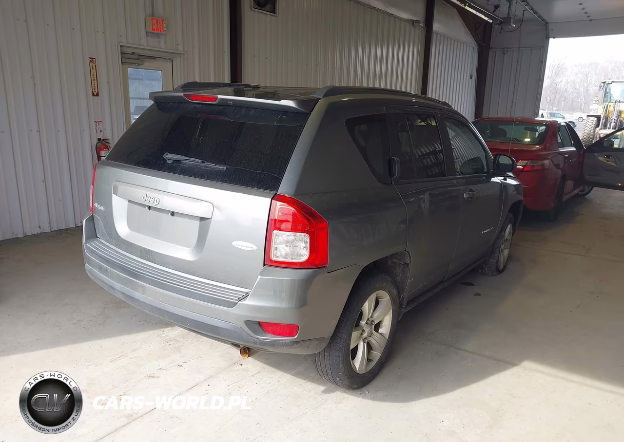 2013 Jeep Compass Latitude VIN:1C4NJDEB2DD101432 - 4