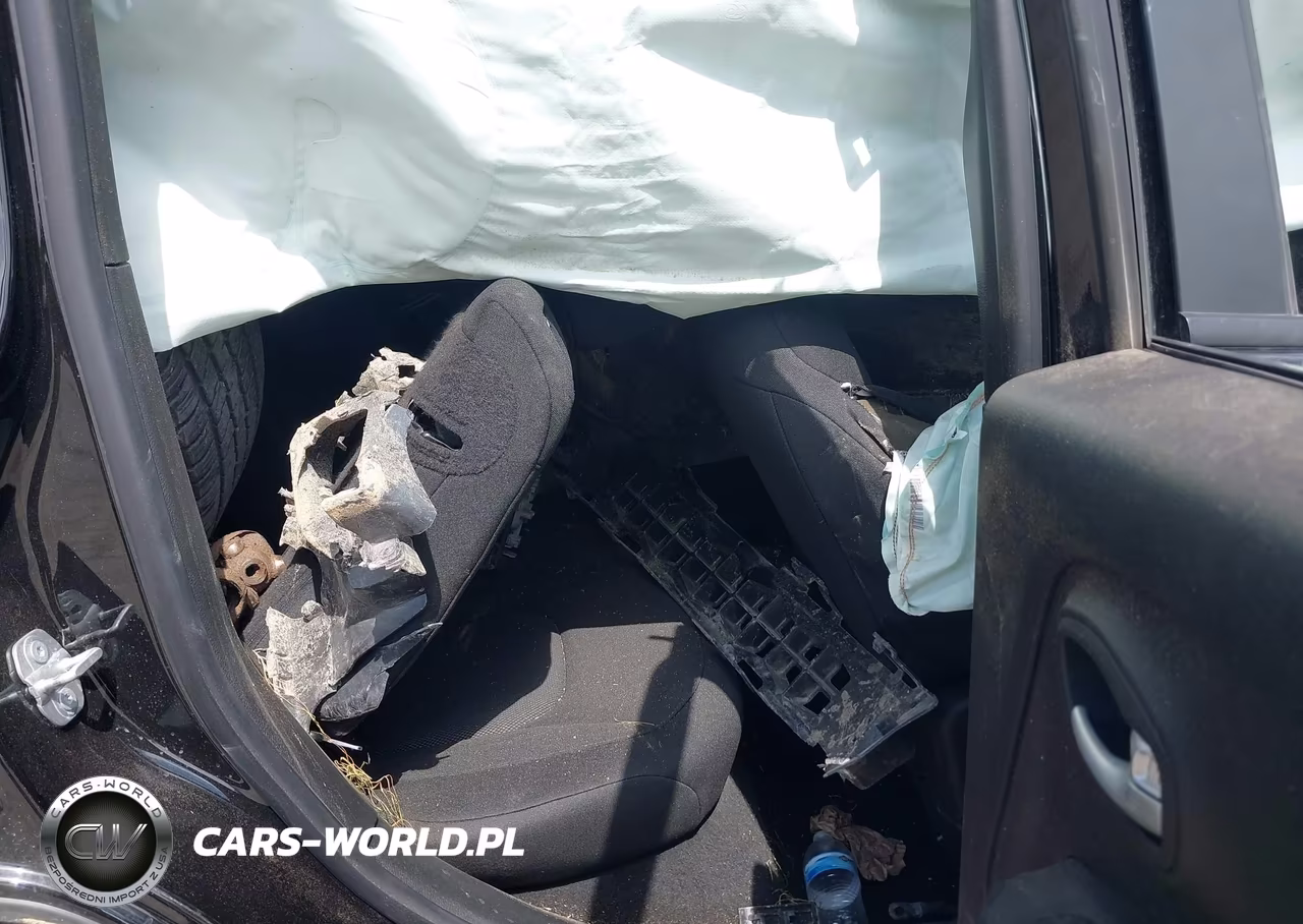 2023 Jeep Renegade Latitude 4X4 VIN:ZACNJDB10PPP16432 - 8