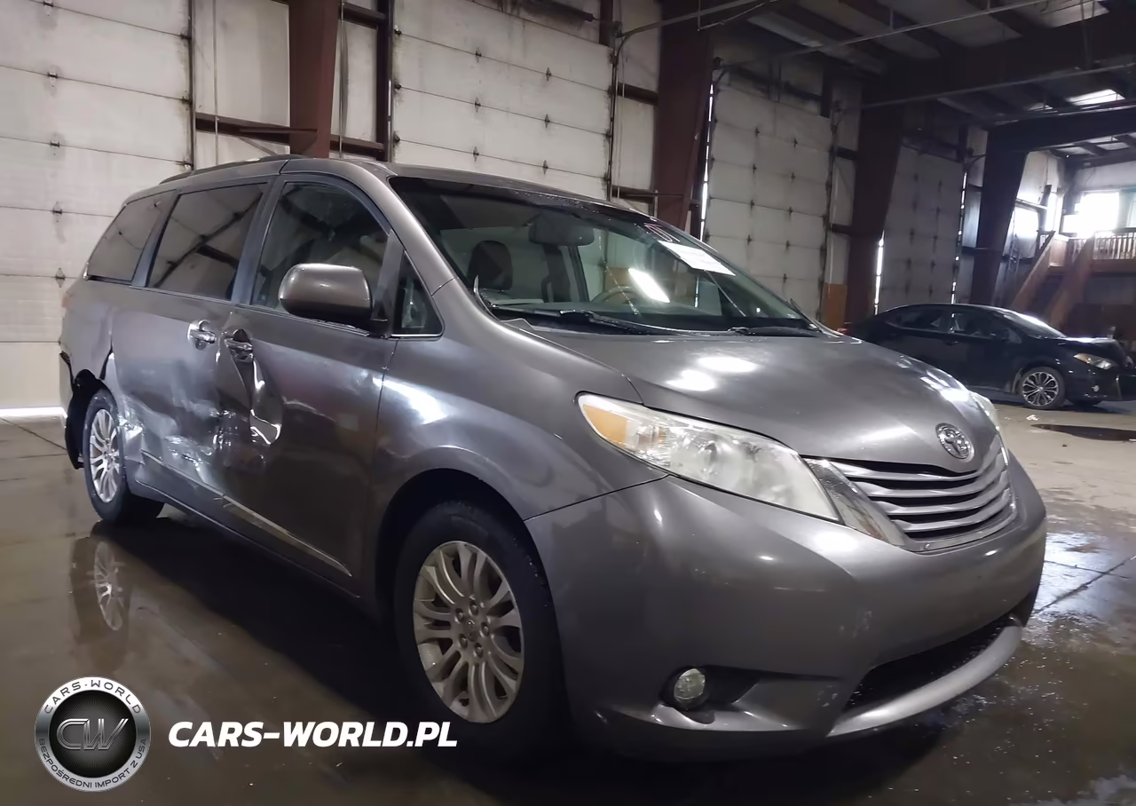 2012 Toyota Sienna Xle V6 8 Passenger