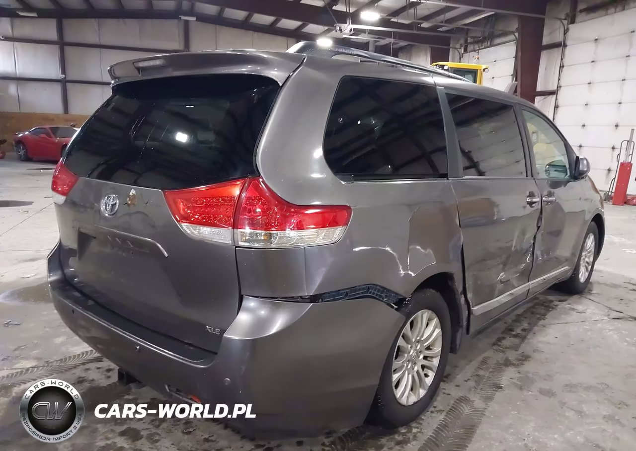 2012 Toyota Sienna Xle V6 8 Passenger VIN:5TDYK3DC3CS191563 - 4
