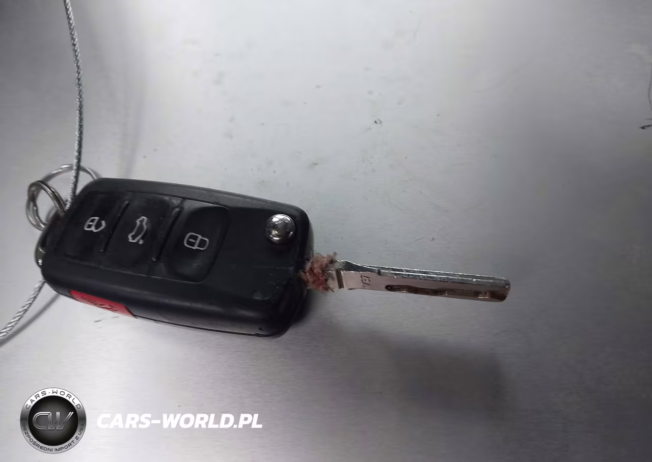 2013 Volkswagen Beetle 2.5L Entry VIN:3VWFP7AT8DM652808 - 11