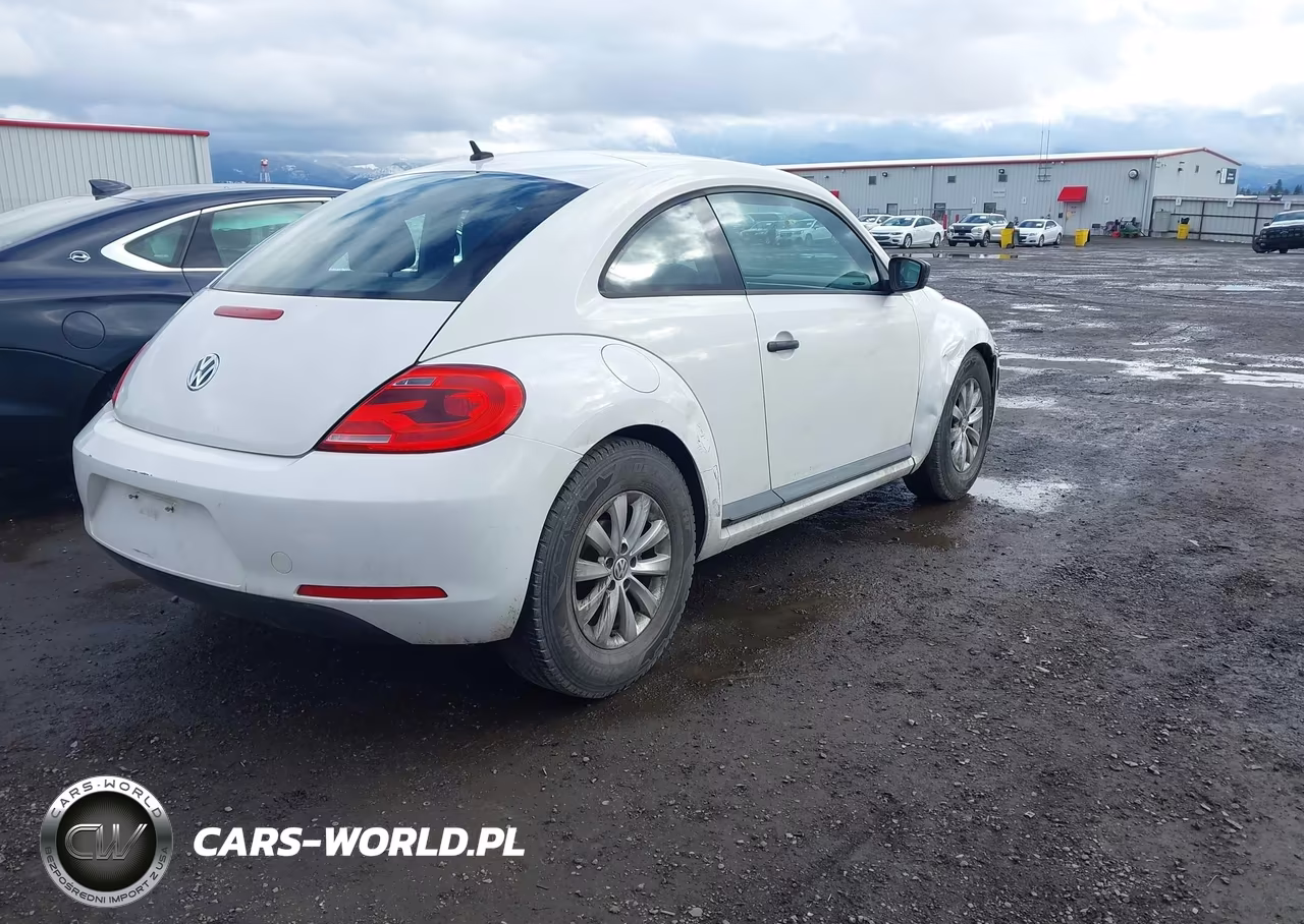 2013 Volkswagen Beetle 2.5L Entry VIN:3VWFP7AT8DM652808 - 4