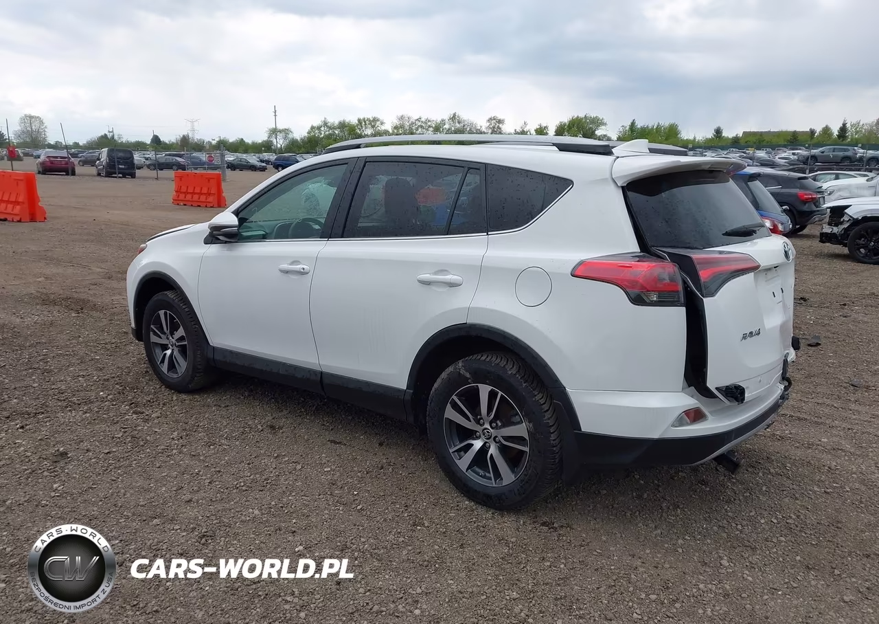 2018 Toyota Rav4 Xle VIN:2T3RFREV1JW848397 - 3