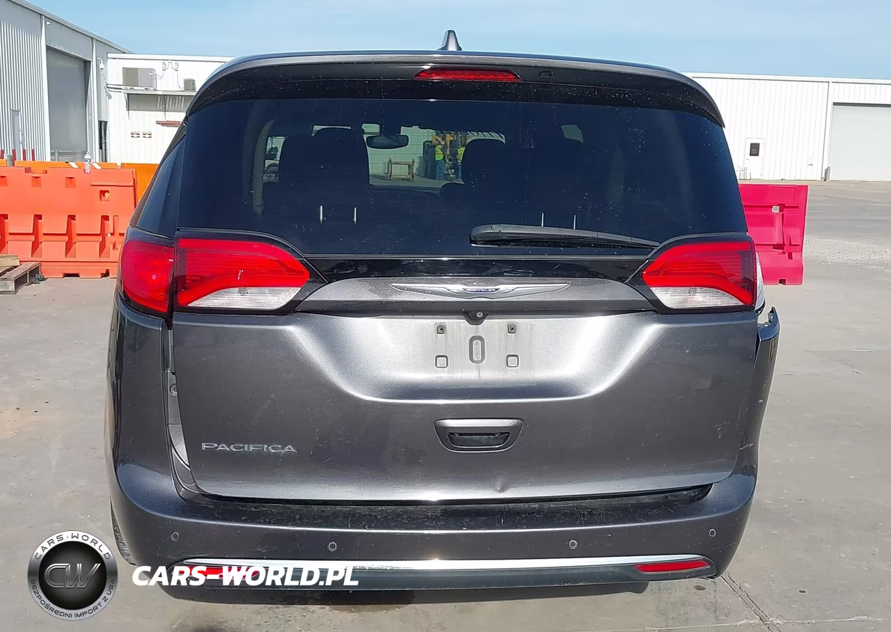 2019 Chrysler Pacifica Touring Plus VIN:2C4RC1FG9KR576977 - 16