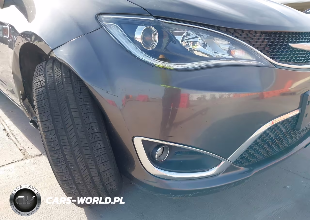 2019 Chrysler Pacifica Touring Plus VIN:2C4RC1FG9KR576977 - 20