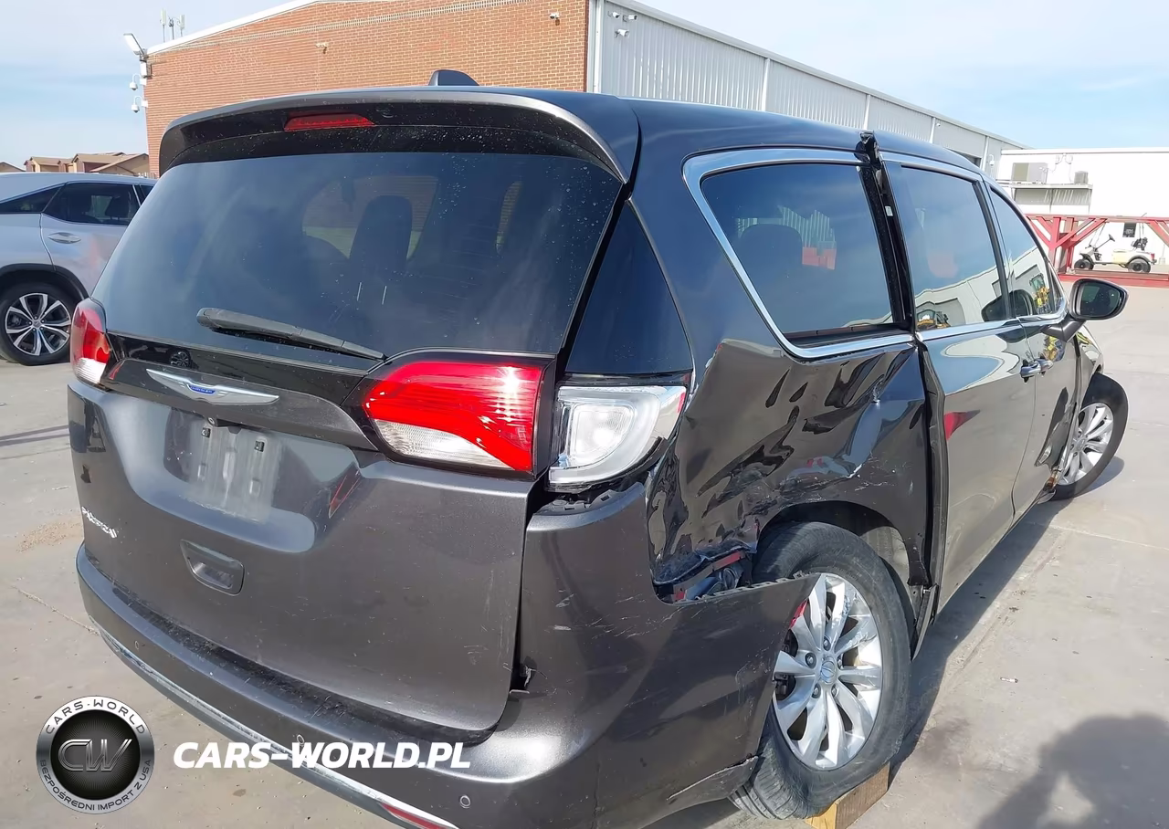 2019 Chrysler Pacifica Touring Plus VIN:2C4RC1FG9KR576977 - 6