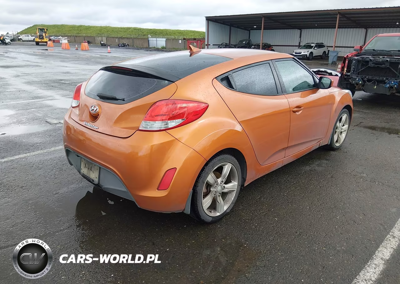 2013 Hyundai Veloster Base W-Black VIN:KMHTC6AD1DU168068 - 4