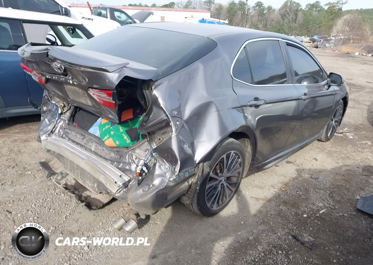 2018 Toyota Camry Se VIN:4T1B11HK1JU020782 - 4