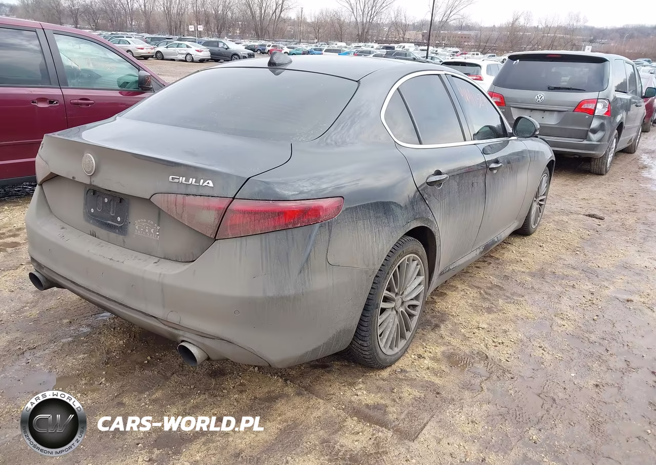 2017 Alfa Romeo Giulia Ti Awd VIN:ZARFAEEN9H7535880 - 4