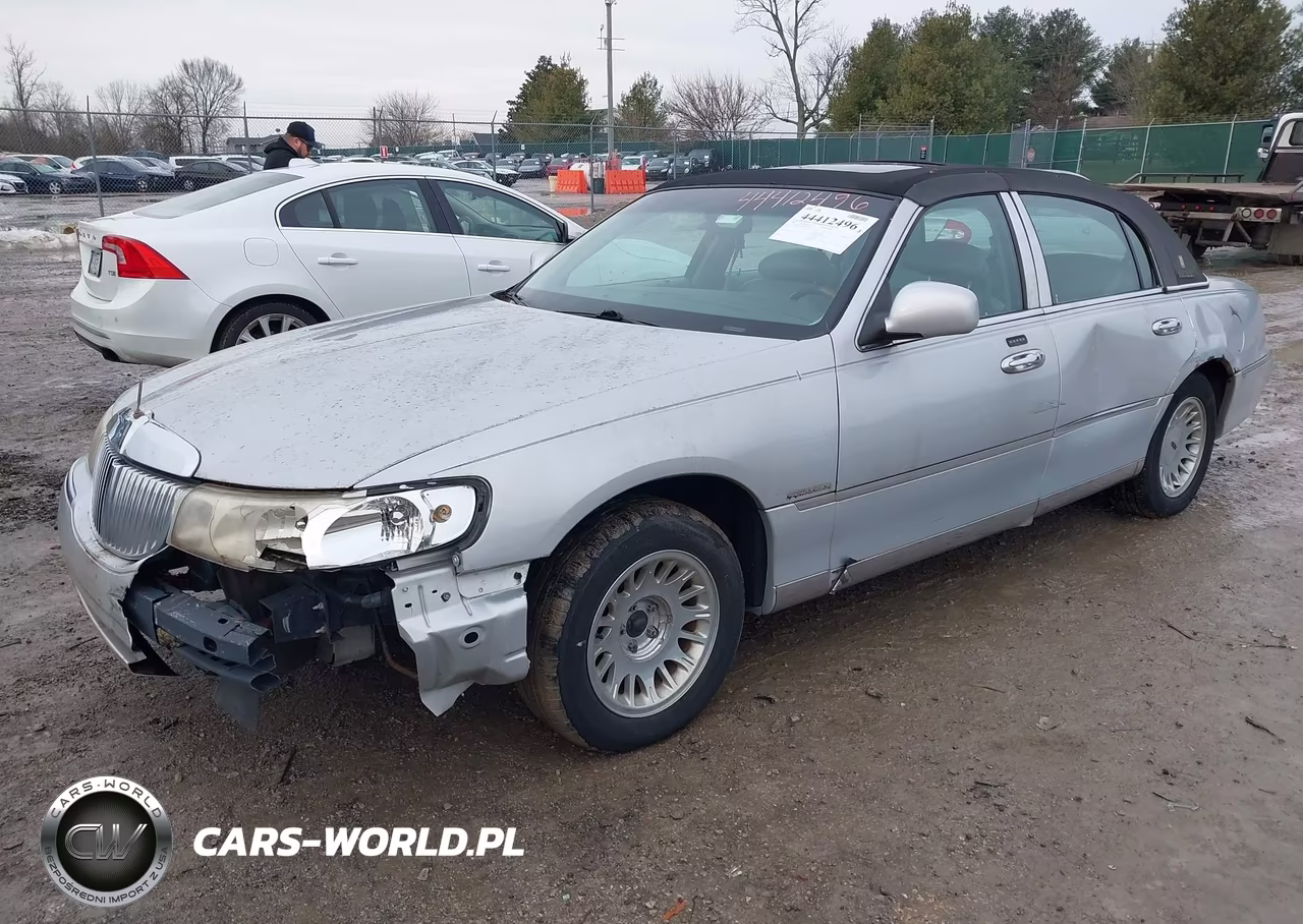 2000 Lincoln Town Car Cartier VIN:1LNHM83W7YY787866 - 2