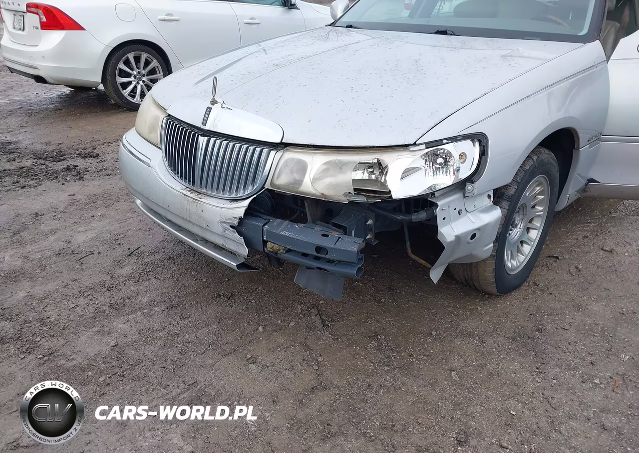 2000 Lincoln Town Car Cartier VIN:1LNHM83W7YY787866 - 6