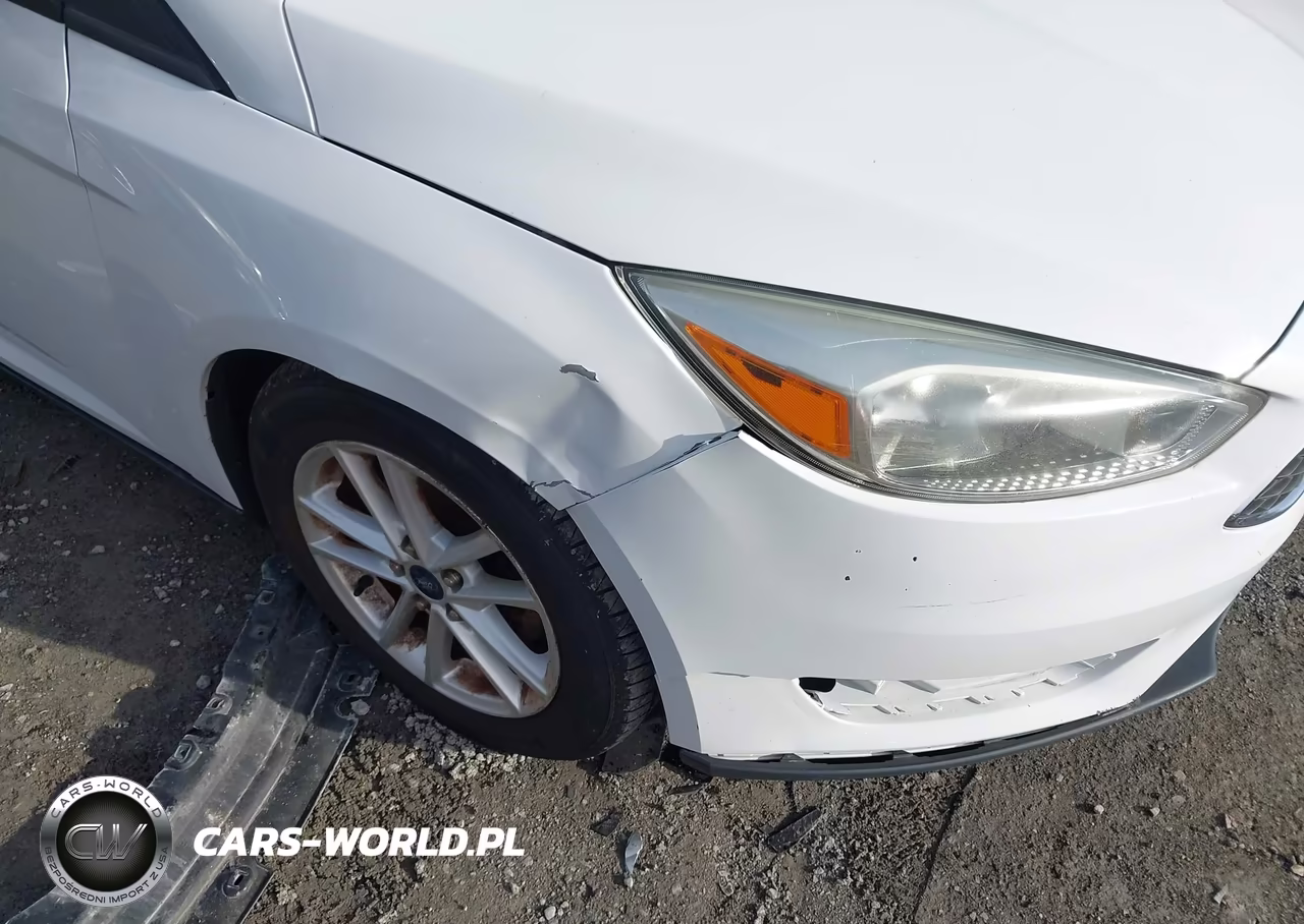 2016 Ford Focus Se VIN:1FADP3K24GL320336 - 6