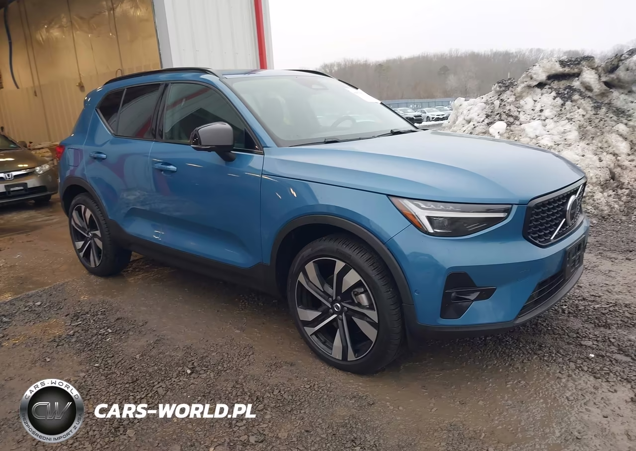 2024 Volvo Xc40 B5 Ultimate Dark Theme – zdjęcie 1 z 16