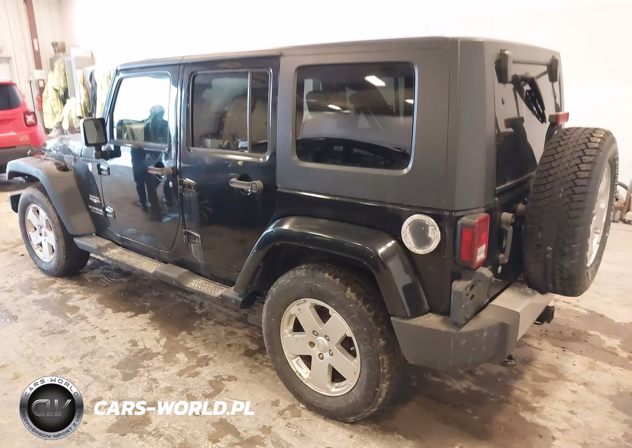 2010 Jeep Wrangler Unlimited Sahara VIN:1J4BA5H15AL207882 - 3