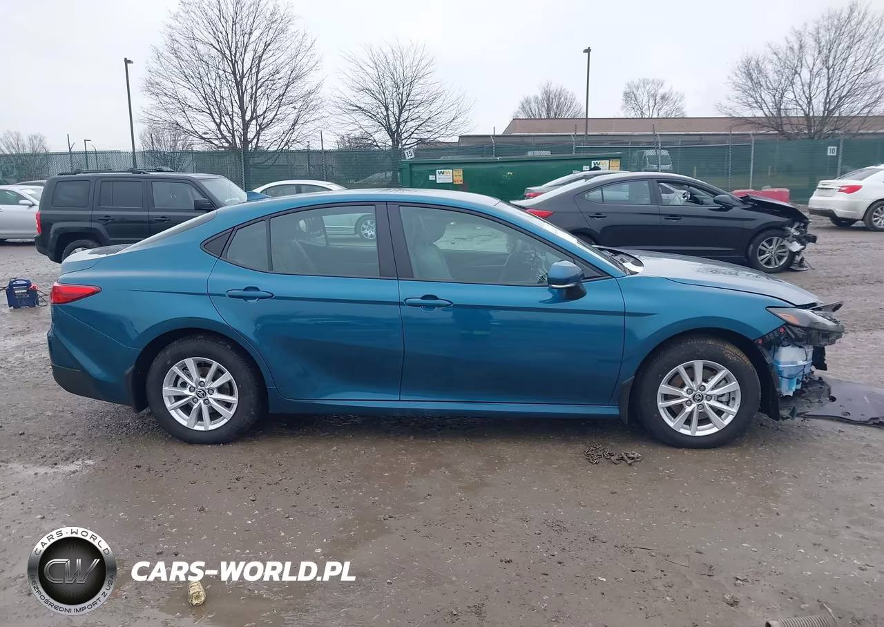 2025 Toyota Camry Le VIN:4T1DAACK9SU646243 - 12