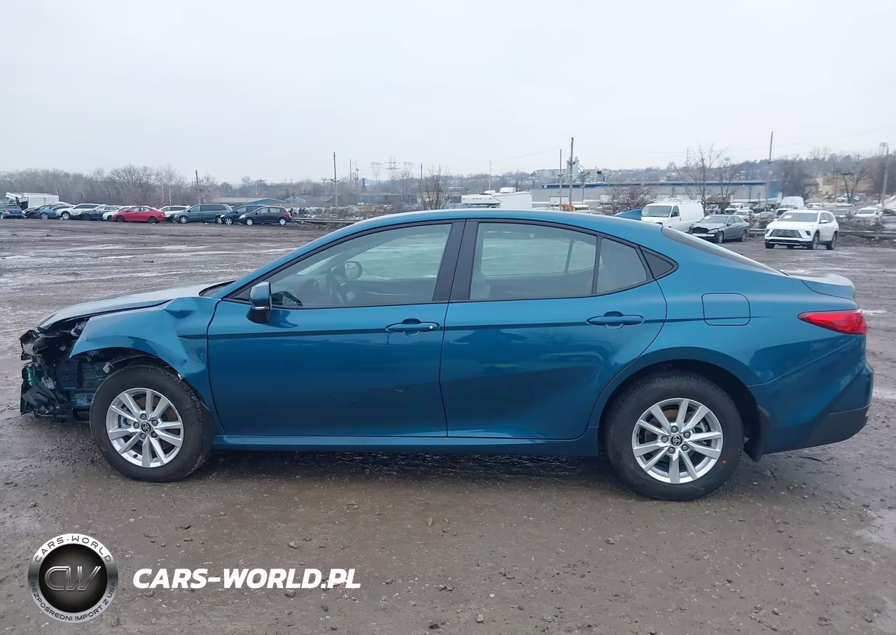 2025 Toyota Camry Le VIN:4T1DAACK9SU646243 - 13