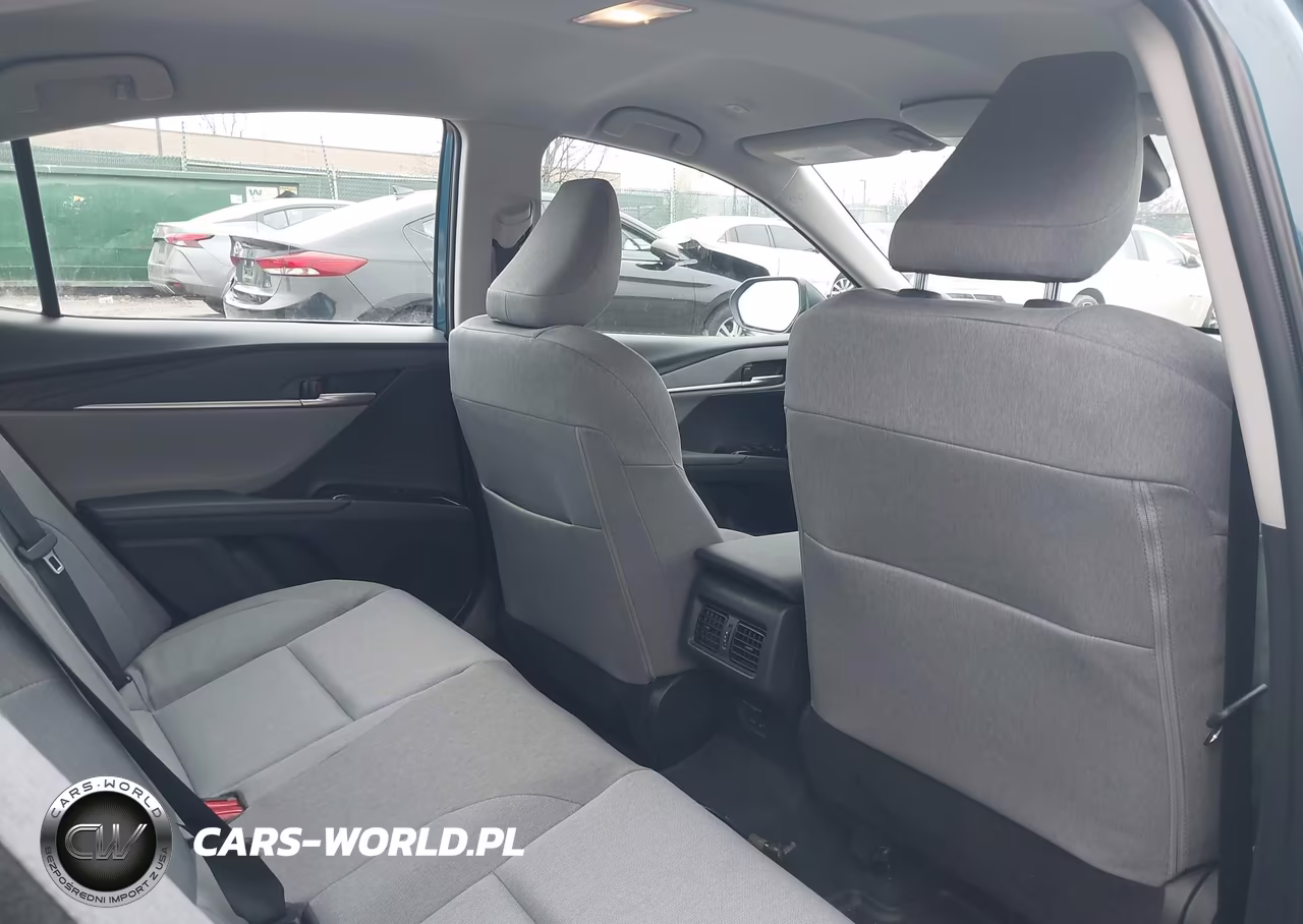 2025 Toyota Camry Le VIN:4T1DAACK9SU646243 - 8
