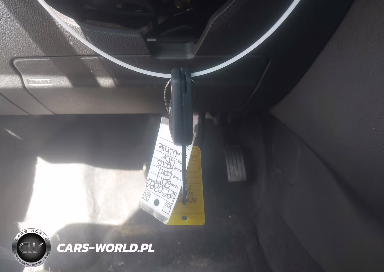 2017 Ford Focus Se VIN:1FADP3F28HL304880 - 12
