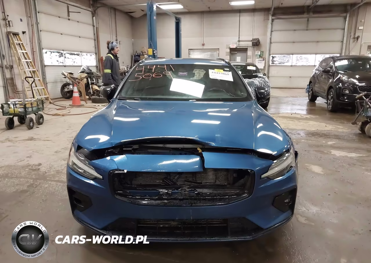 2020 Volvo V60 T5 R-Design VIN:YV1102EM2L2374561 - 12