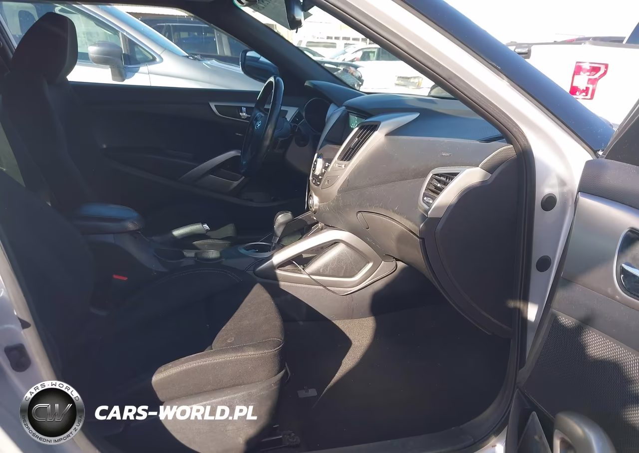 2017 Hyundai Veloster Value Edition VIN:KMHTC6AD9HU324086 - 5
