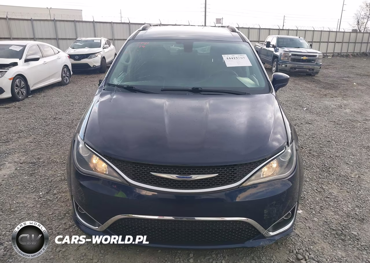 2019 Chrysler Pacifica Touring L VIN:2C4RC1BG1KR561069 - 12
