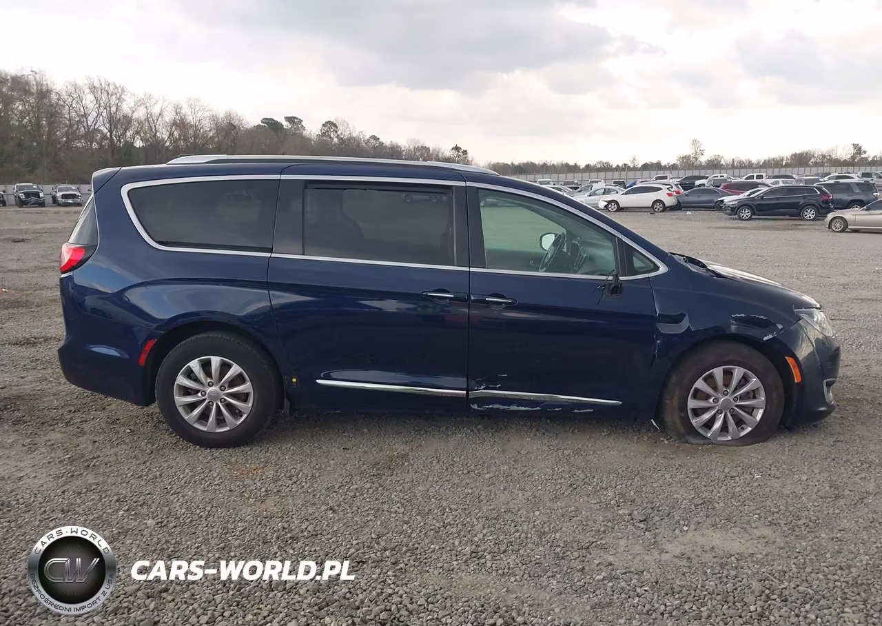 2019 Chrysler Pacifica Touring L VIN:2C4RC1BG1KR561069 - 13