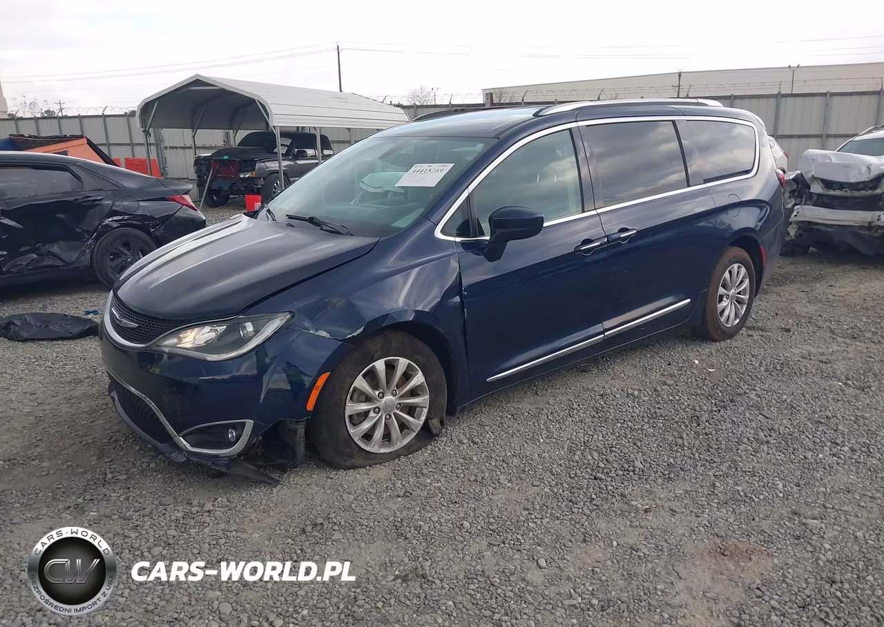2019 Chrysler Pacifica Touring L VIN:2C4RC1BG1KR561069 - 2