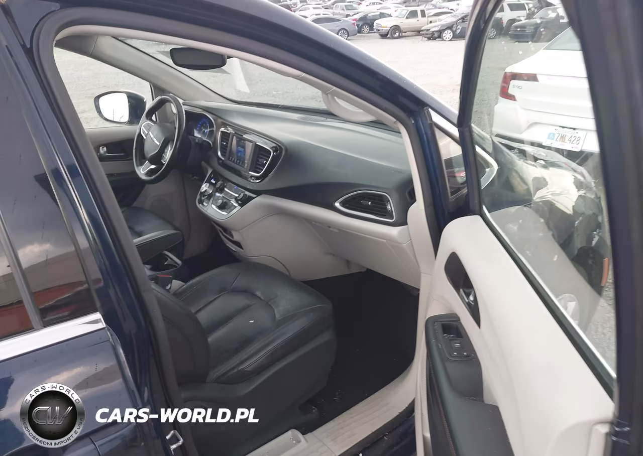 2019 Chrysler Pacifica Touring L VIN:2C4RC1BG1KR561069 - 5