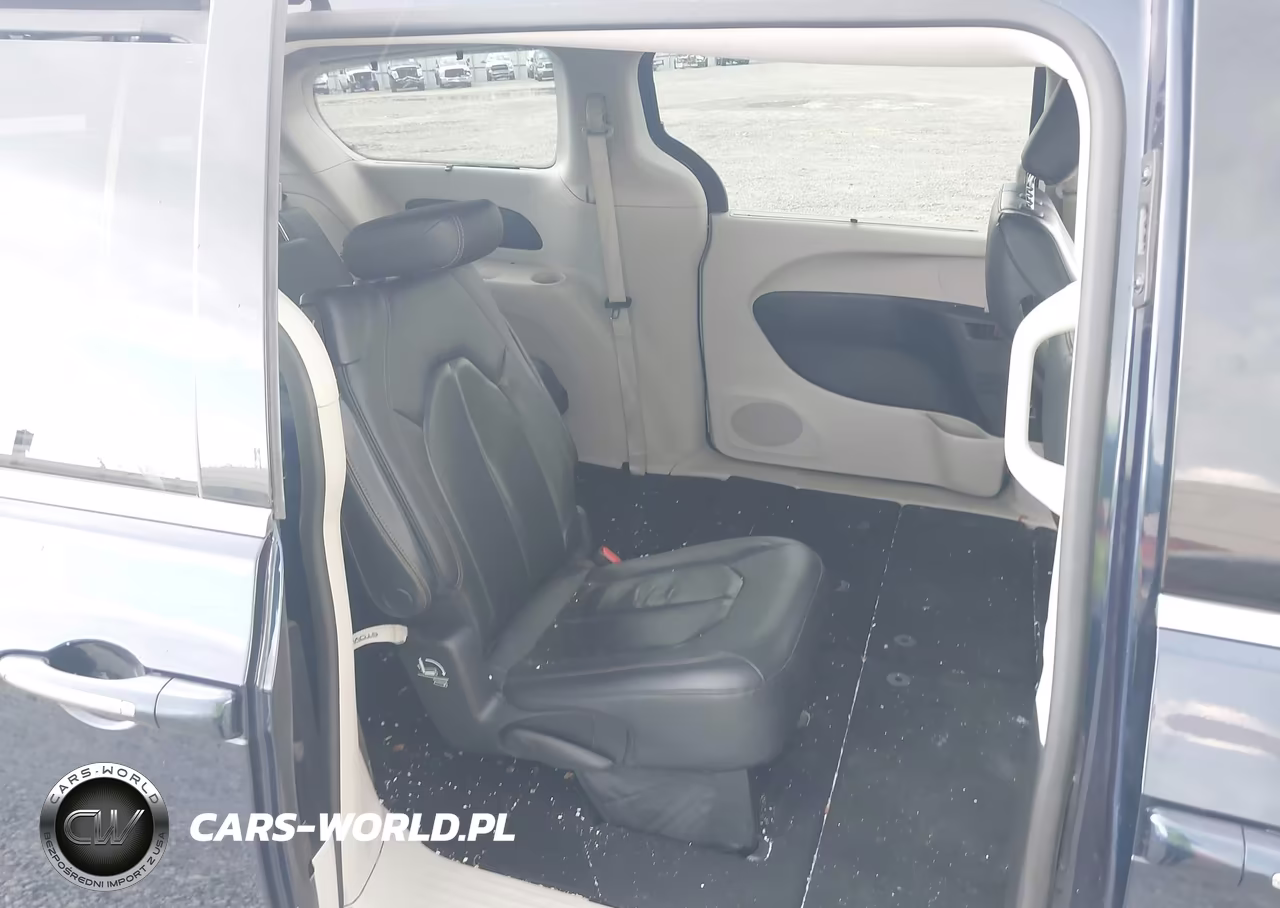 2019 Chrysler Pacifica Touring L VIN:2C4RC1BG1KR561069 - 8