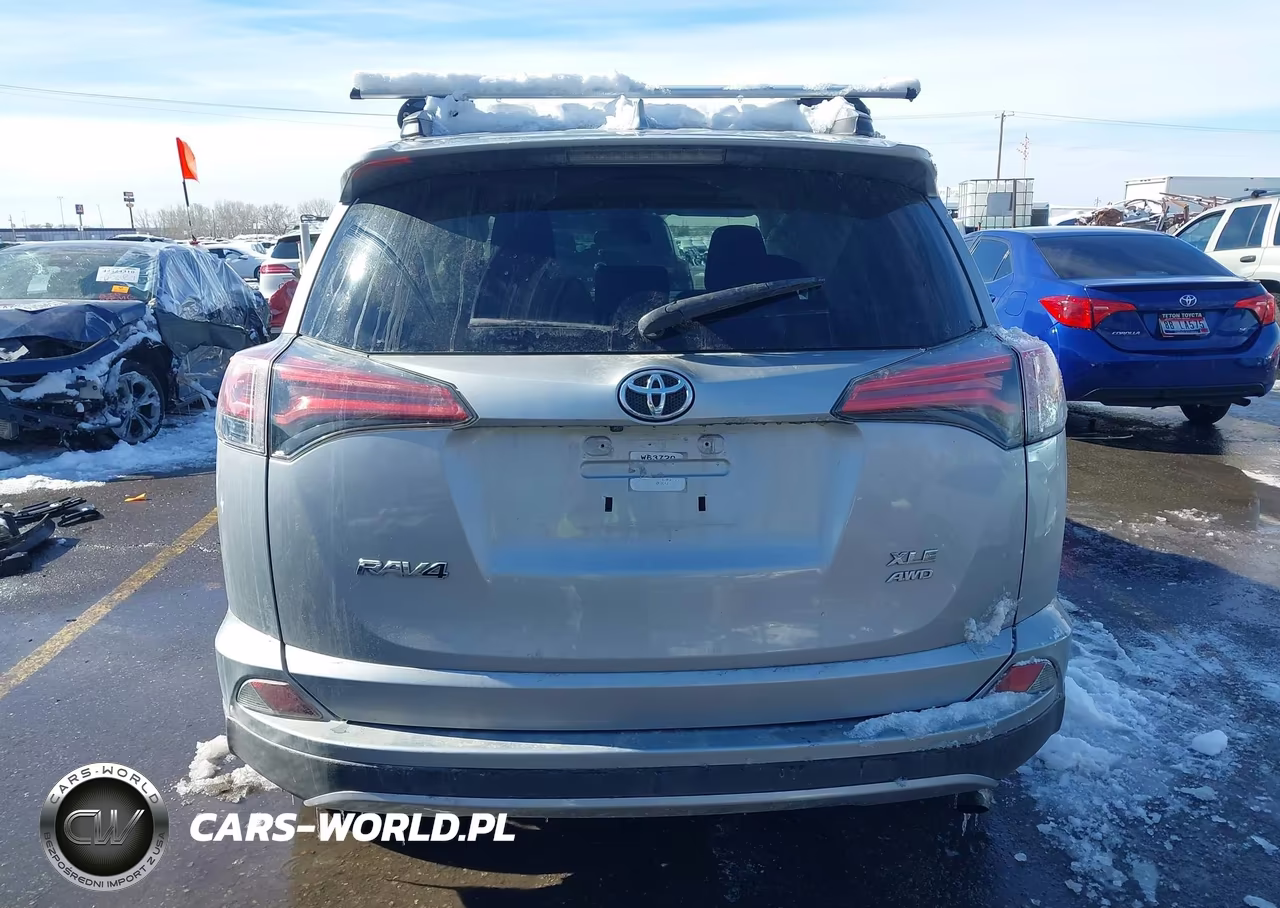 2018 Toyota Rav4 Xle VIN:2T3RFREV4JW844599 - 16