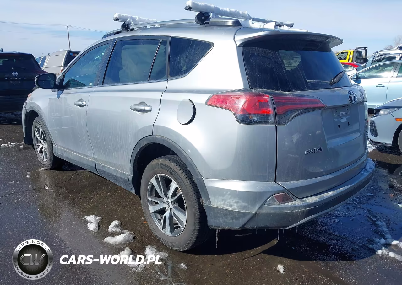 2018 Toyota Rav4 Xle VIN:2T3RFREV4JW844599 - 3