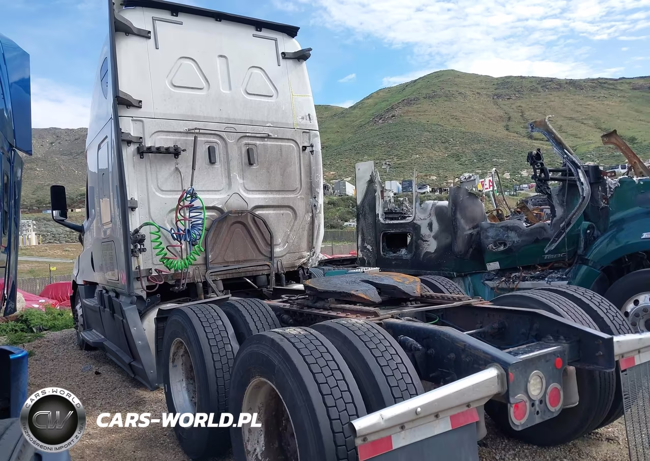 2020 Freightliner New Cascadia 126 VIN:3AKJHHDR0LSLL1083 - 3