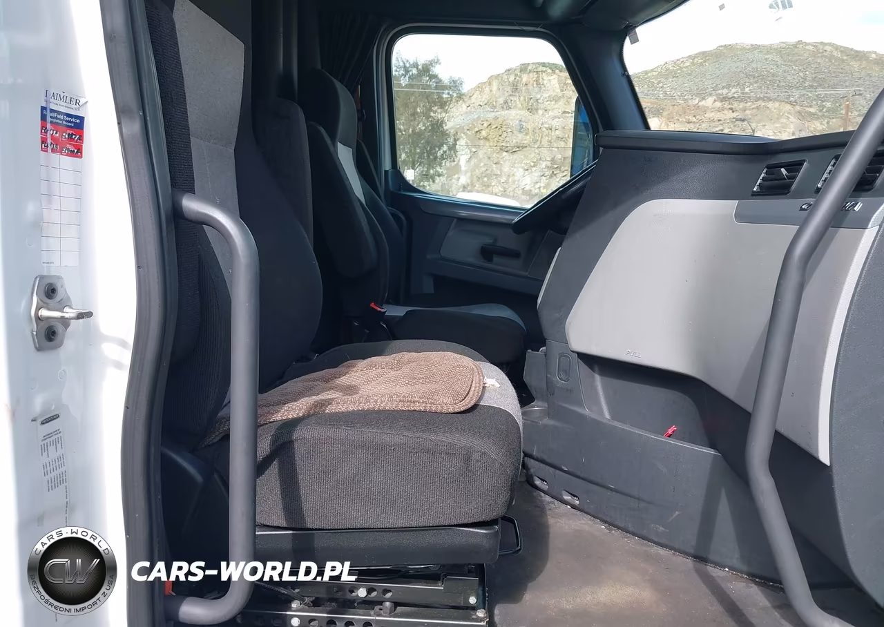 2020 Freightliner New Cascadia 126 VIN:3AKJHHDR0LSLL1083 - 7