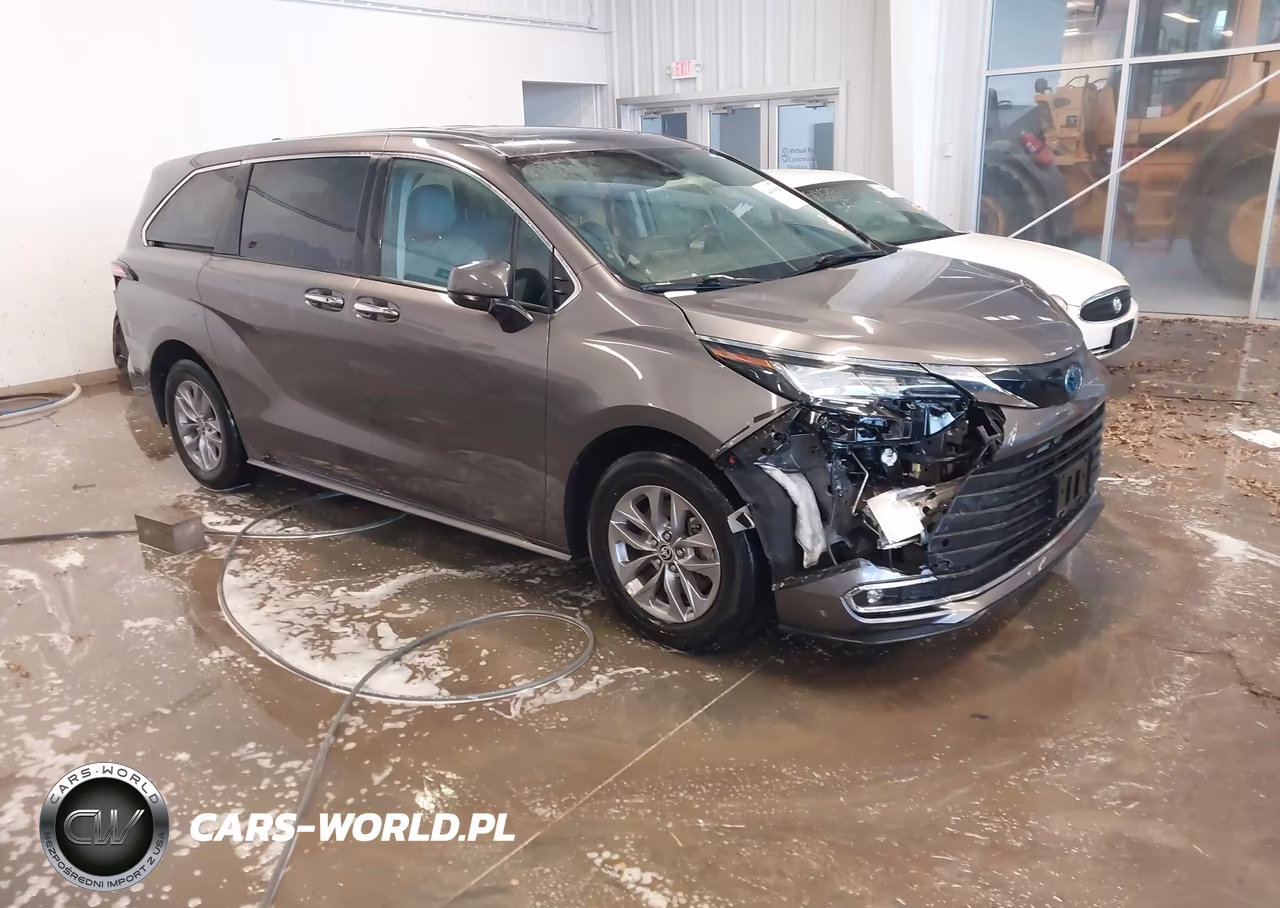 2022 Toyota Sienna Xle