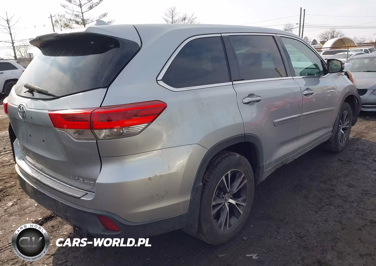 2017 Toyota Highlander Le Plus VIN:5TDBZRFH1HS437157 - 4