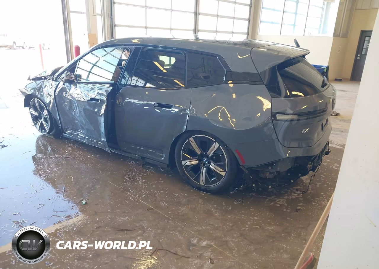 2025 BMW Ix xDrive50 VIN:WB523CF02SCU39836 - 3