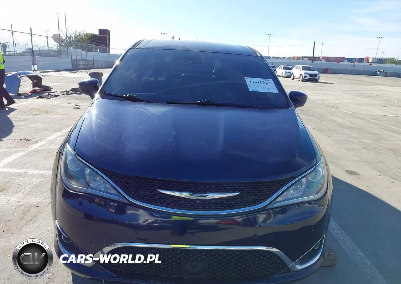 2020 Chrysler Pacifica Touring VIN:2C4RC1FG3LR197460 - 12