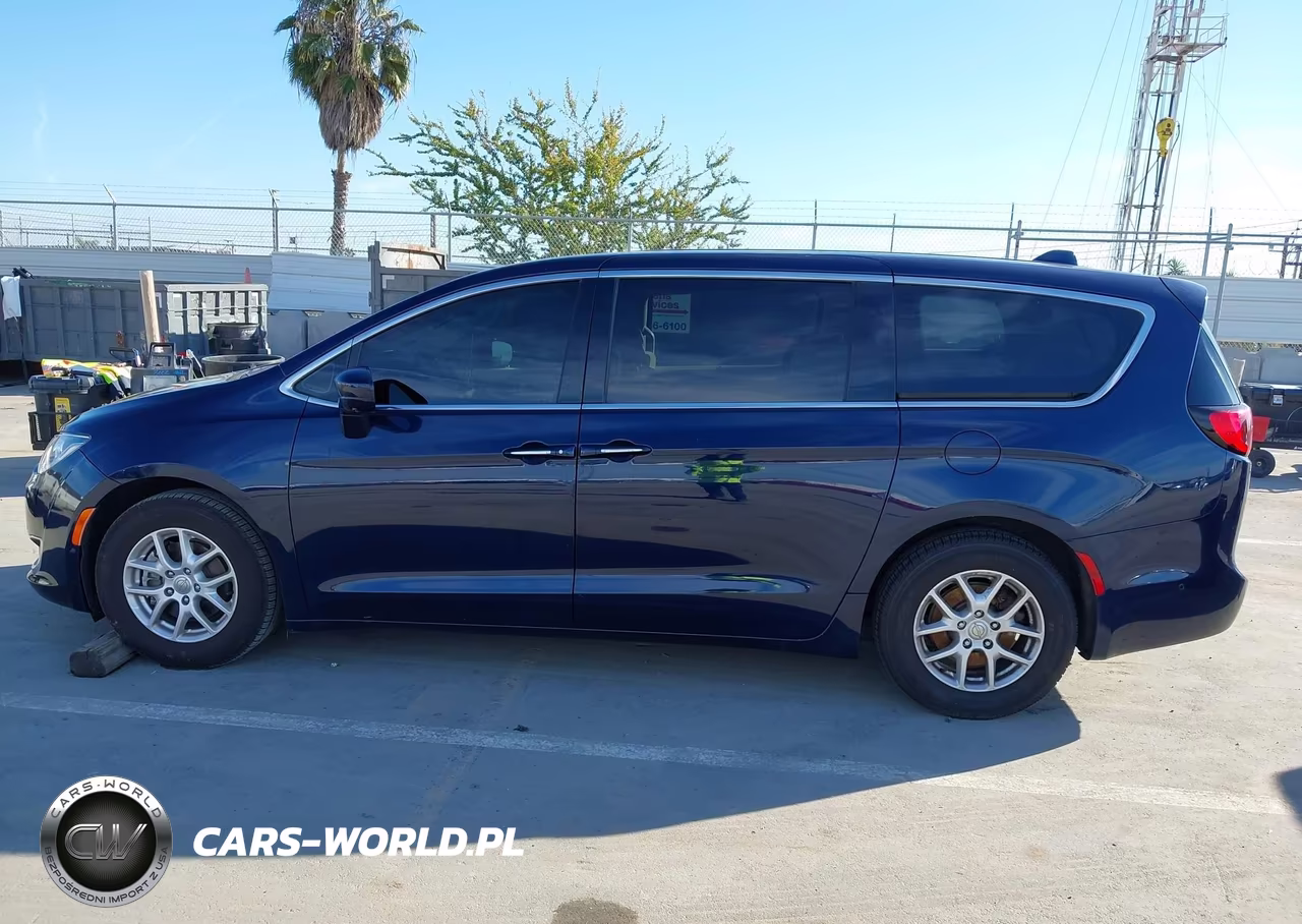 2020 Chrysler Pacifica Touring VIN:2C4RC1FG3LR197460 - 14